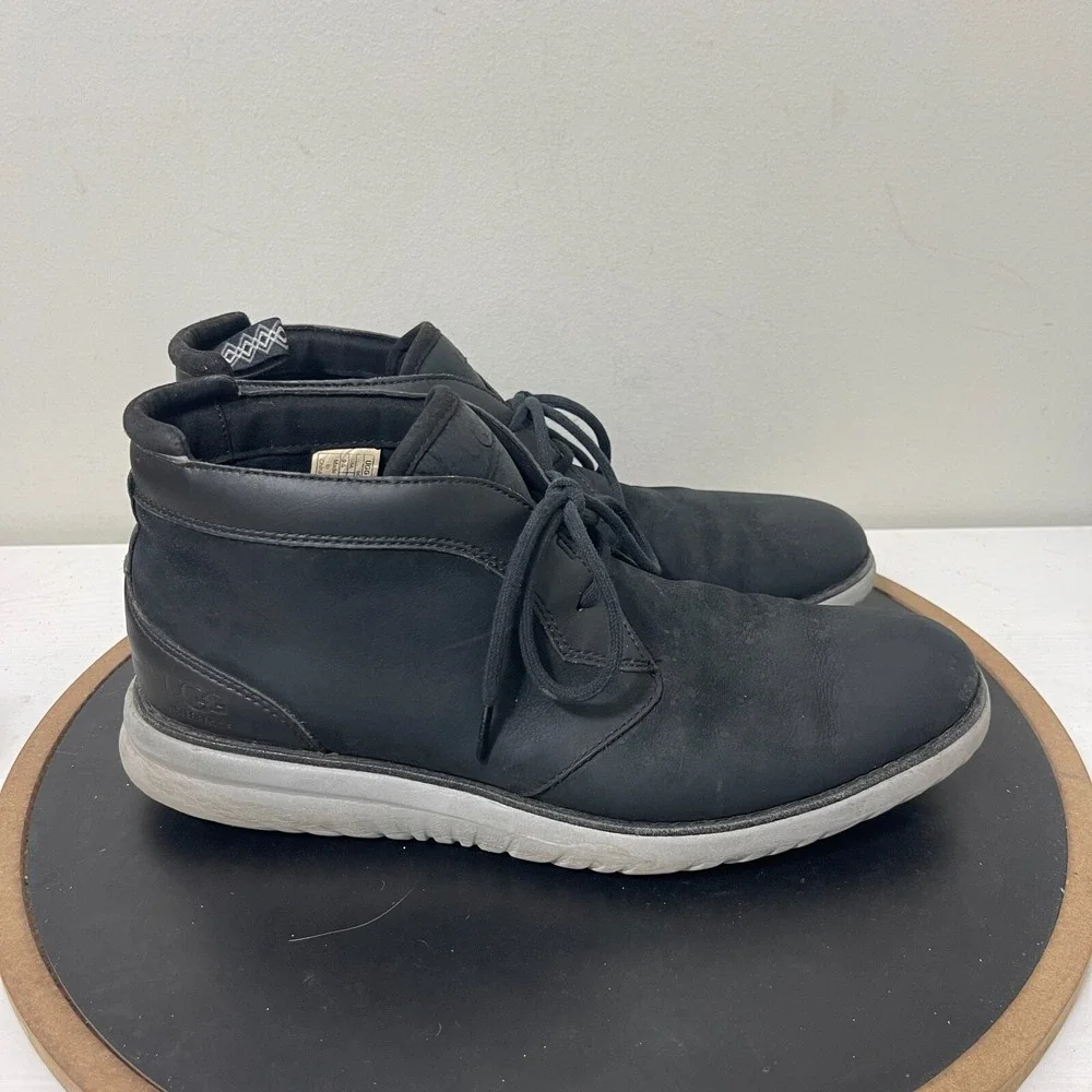 UGG Pismo Chukka Boots Men‎ Size 9.5 Leather Lace Up Black Minimalist Casual